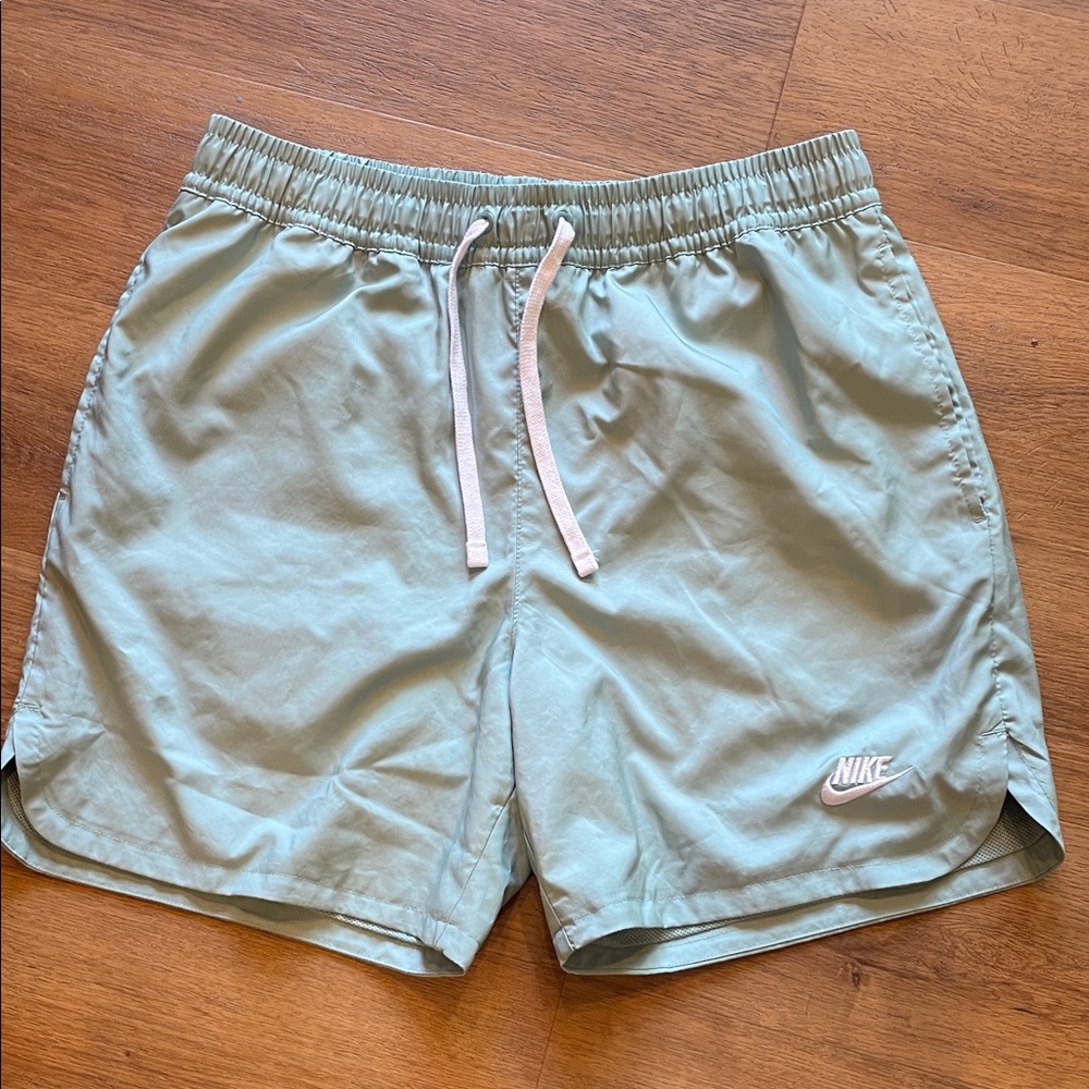 Men’s Nike Woven Flow Essentials Shorts